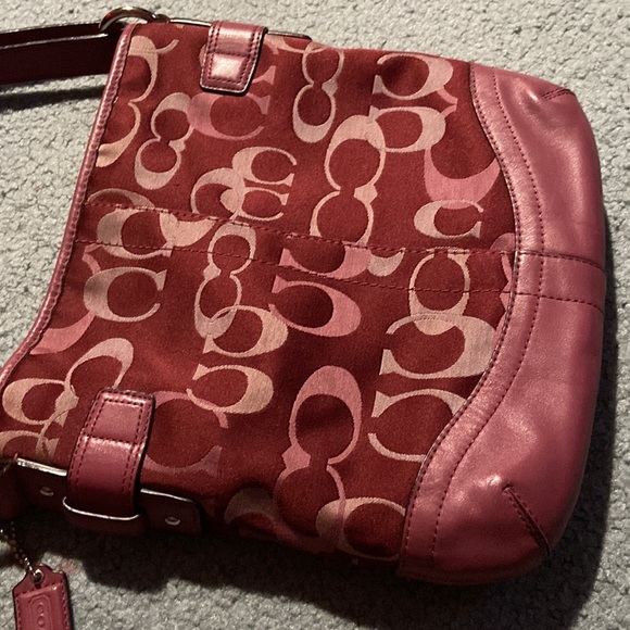 Coach Gallery Optic Signature Sateen Handbag | Pink - Picture 4 of 5
